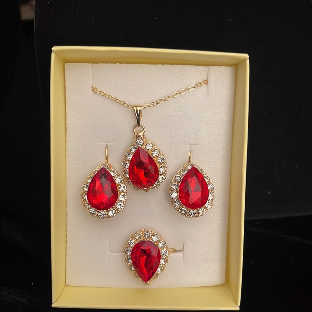 Jewelry Set - Picture 2 of 3